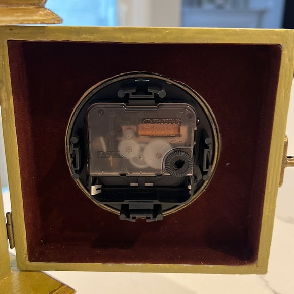 Decorative Clock - opens with 3 hooks - Picture 4 of 5